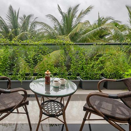 Villa Sereno By Stayvista - An Elegant And Entertaining Retreat Featuring A Swimming Pool, Outdoor Jacuzzi, Modern Interiors, And A Snooker Table Alībāg Exterior foto