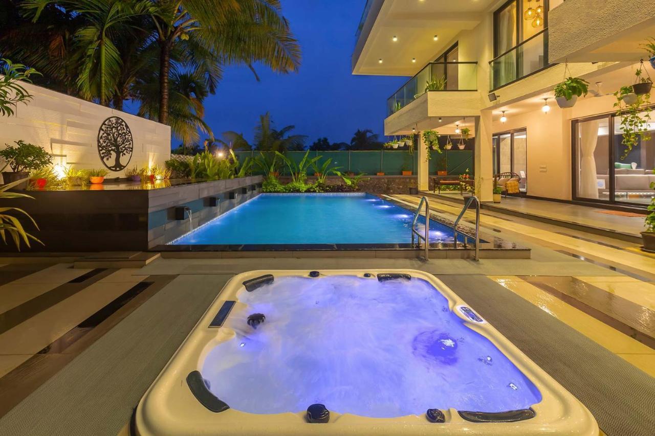 Villa Sereno By Stayvista - An Elegant And Entertaining Retreat Featuring A Swimming Pool, Outdoor Jacuzzi, Modern Interiors, And A Snooker Table Alībāg Exterior foto